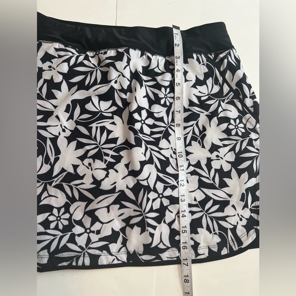 Lands End Athletic Floral Black/White  Skort size 12 - Picture 5 of 9